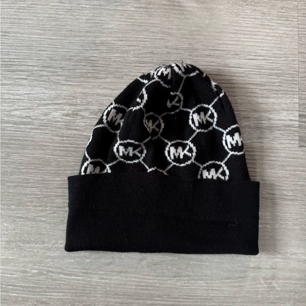 Michael Kors / Black and White Beanie